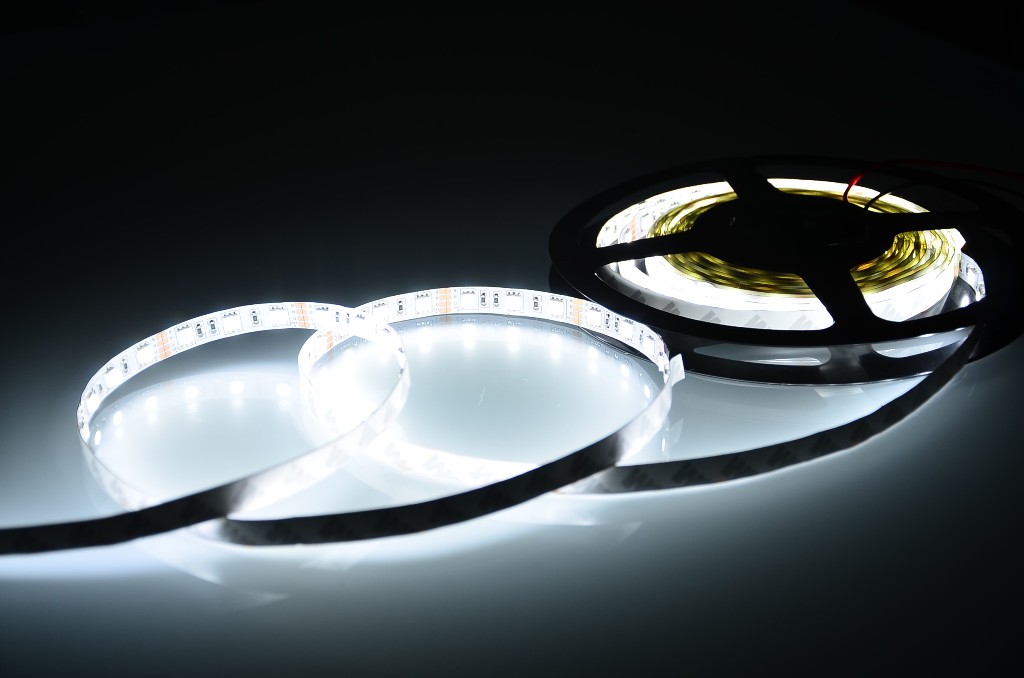 LED pásek Bílý - 5 metrů - kompletní sada LED pásek Bílý - 5 metrů - kompletní sada